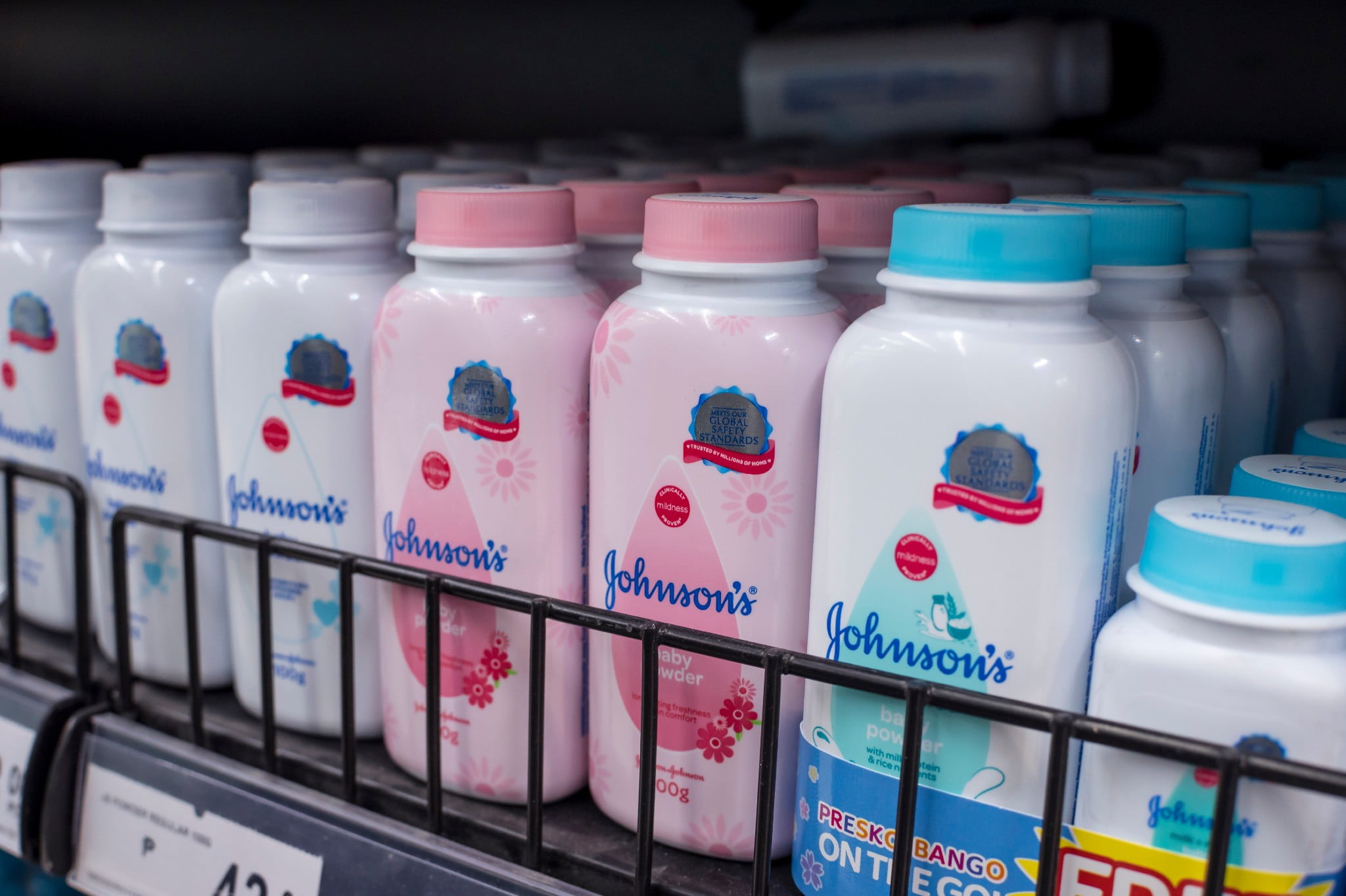 Ritirato dal commercio perché genotossico: stop alla vendita del Talco Johnson & Johnson dal 2023