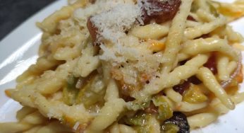 Pasta, pomodorini, guanciale e fiori di zucca: la ricetta della mia nonna. 10 minuti e porti in tavola!