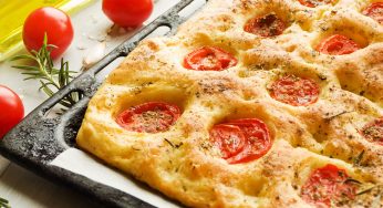 Focaccia coi pomodorini a modo mio | La ricetta super veloce!