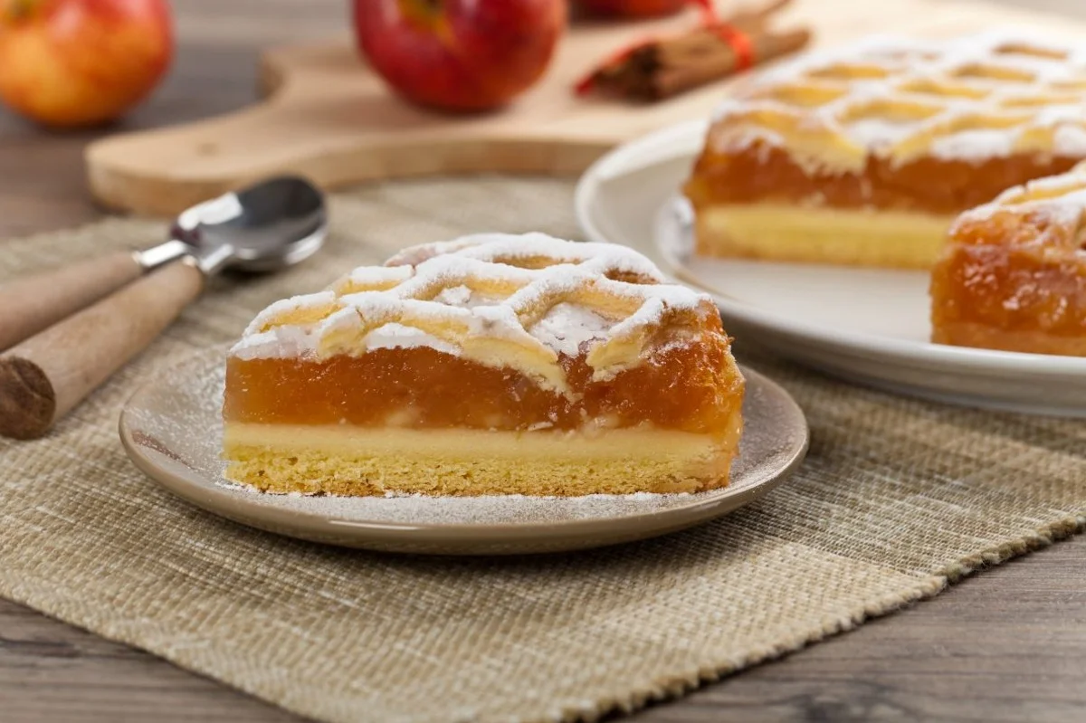 Faccio uno strato di crema e un doppio strato di marmellata | La crostata più buona che io abbia mai fatto!