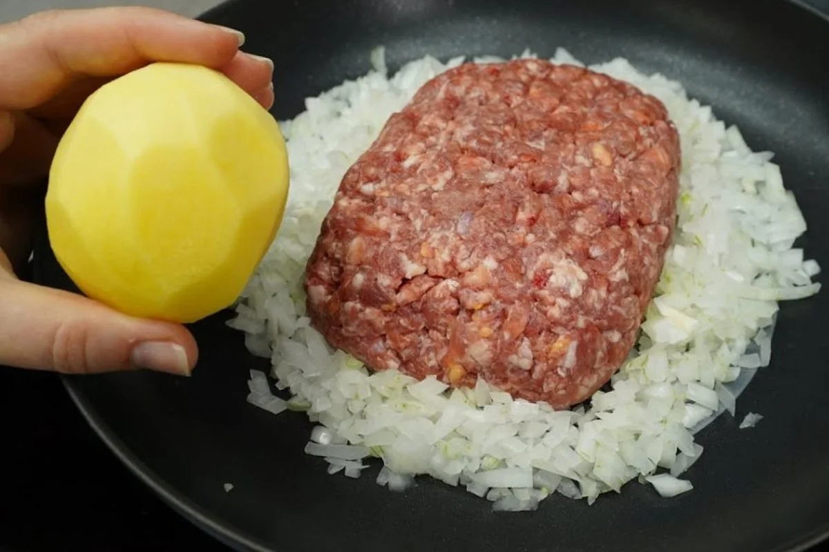 Macinato, Patate e cipolle | la cena è servita in 2 minuti | Super saporita e con solo 180 calorie!