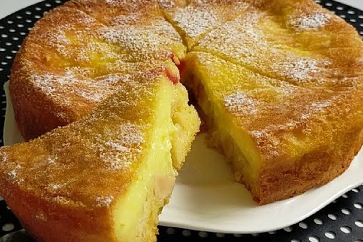 Torta golosa metà mele e metà crema: non ti stanchi mai di prepararla!