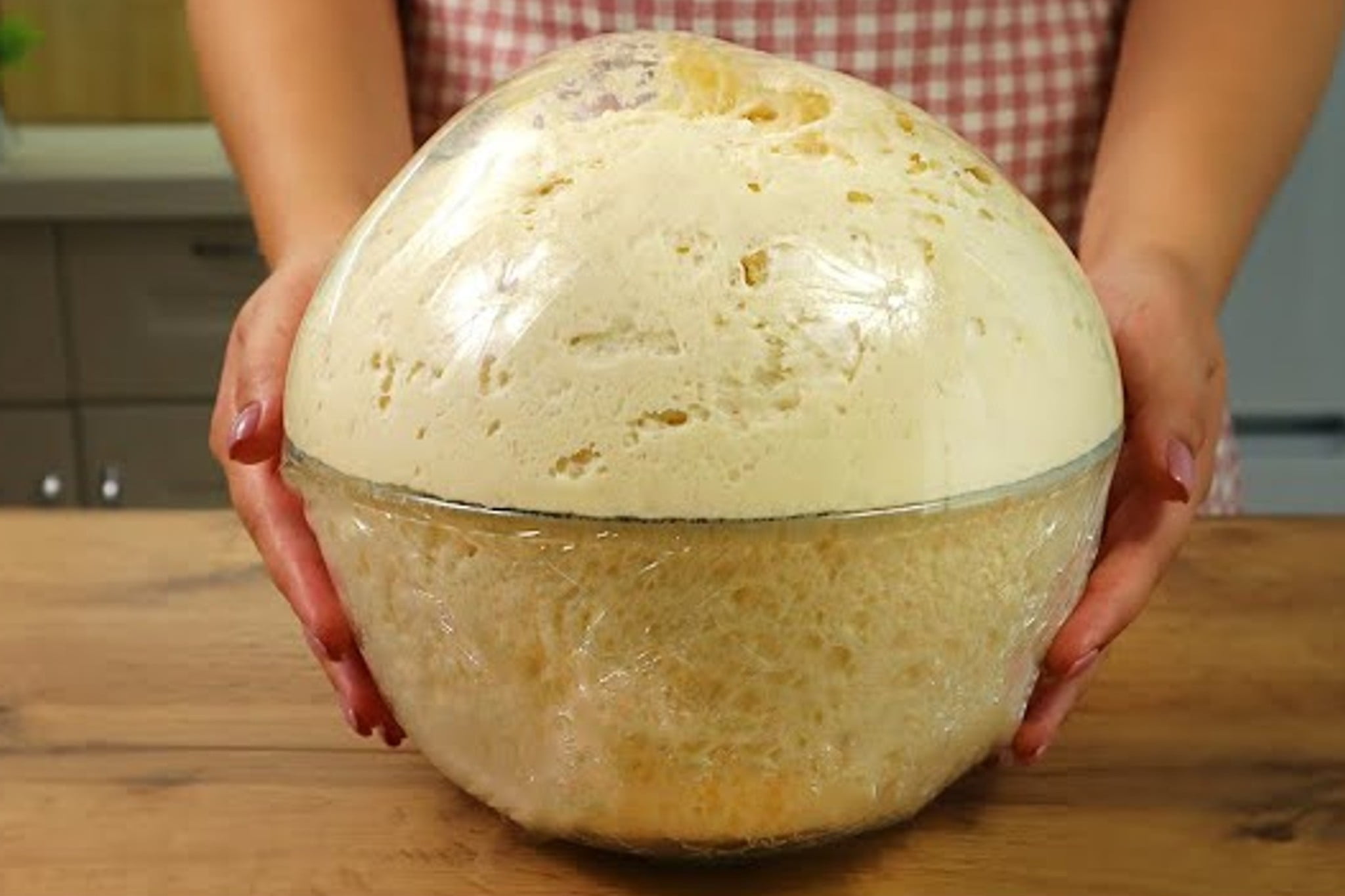 È questo l’impasto per un pane croccante fuori e morbidissimo dentro | Provare per credere!