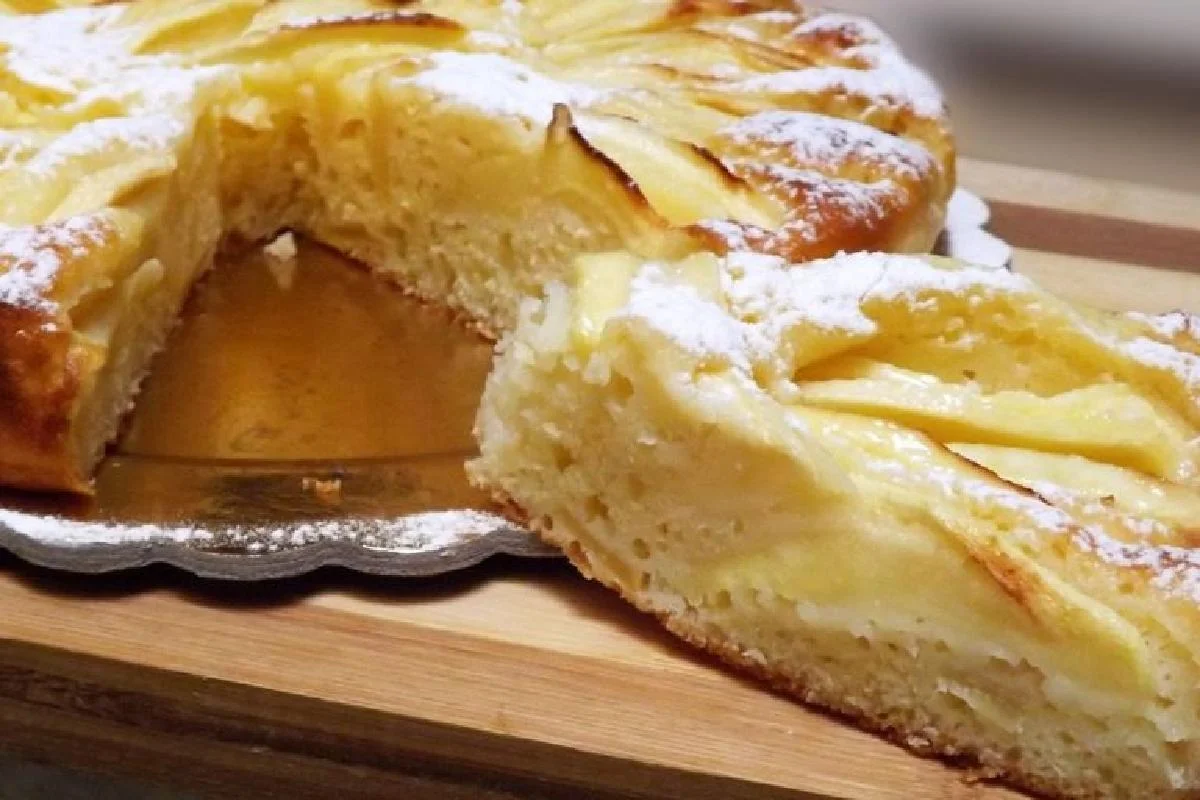 Se hai 1 yogurt e 2 mele prepara questa torta di mele | Facile e buonissima!