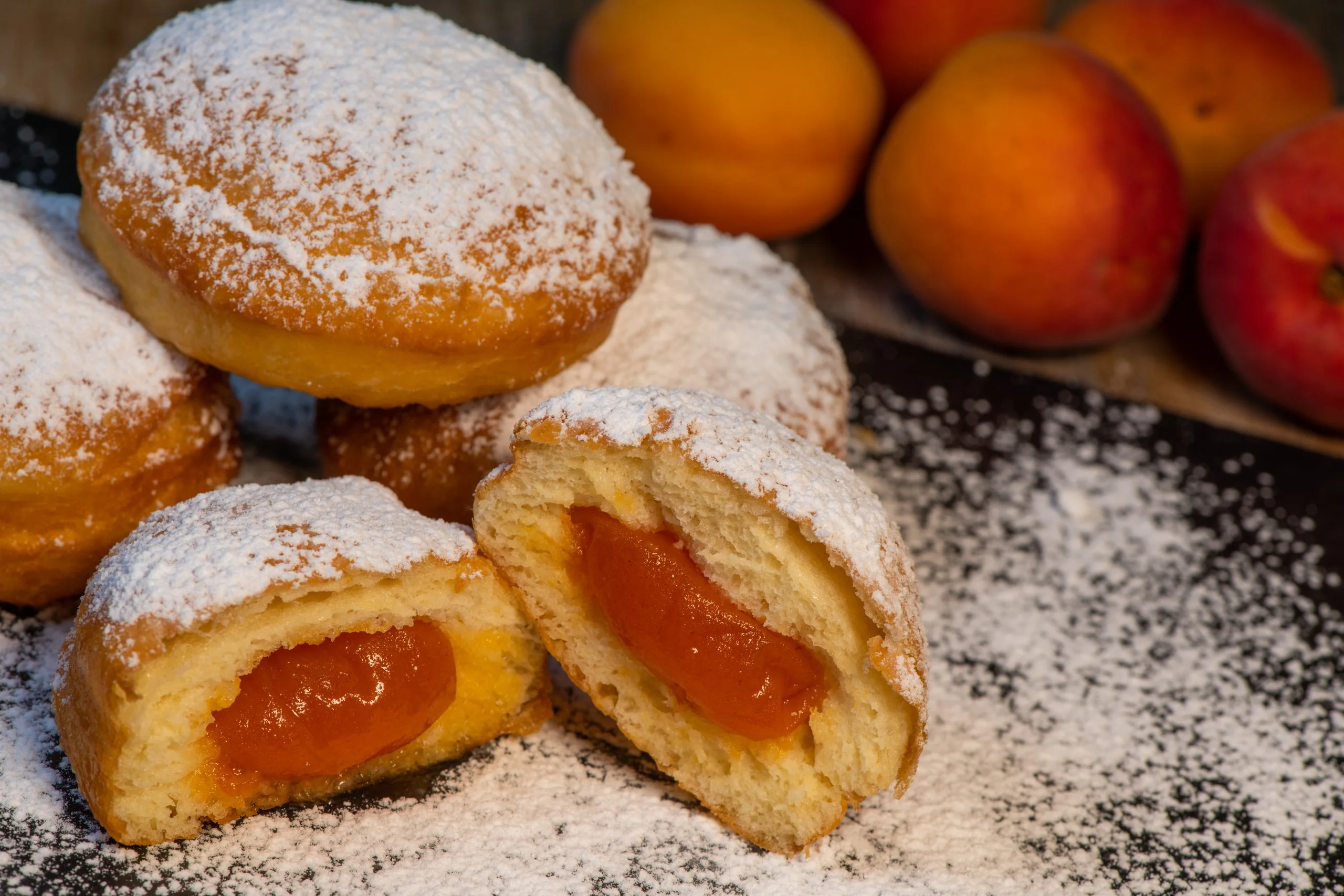 Se hai un uovo, acqua e farina ci puoi preparare dei bomboloni sofficissimi!