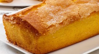 Solo con yogurt e farina di Mandorle | Il plumcake dietetico che piace a tutti