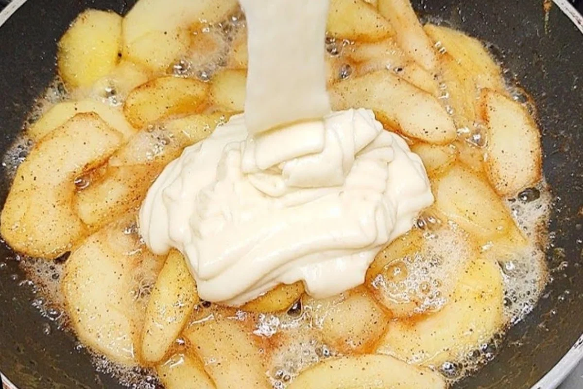 Con 2 mele e 1 uovo prepari una torta da leccarti i baffi: Buonissima e senza forno!