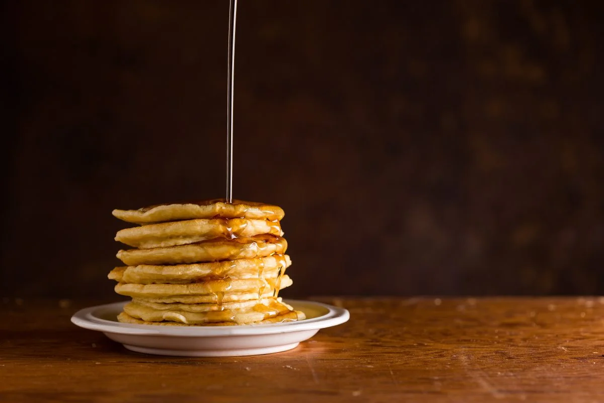 Mehllose, haferfreie und mandelfreie Pancakes: mit nur 4 Zutaten!