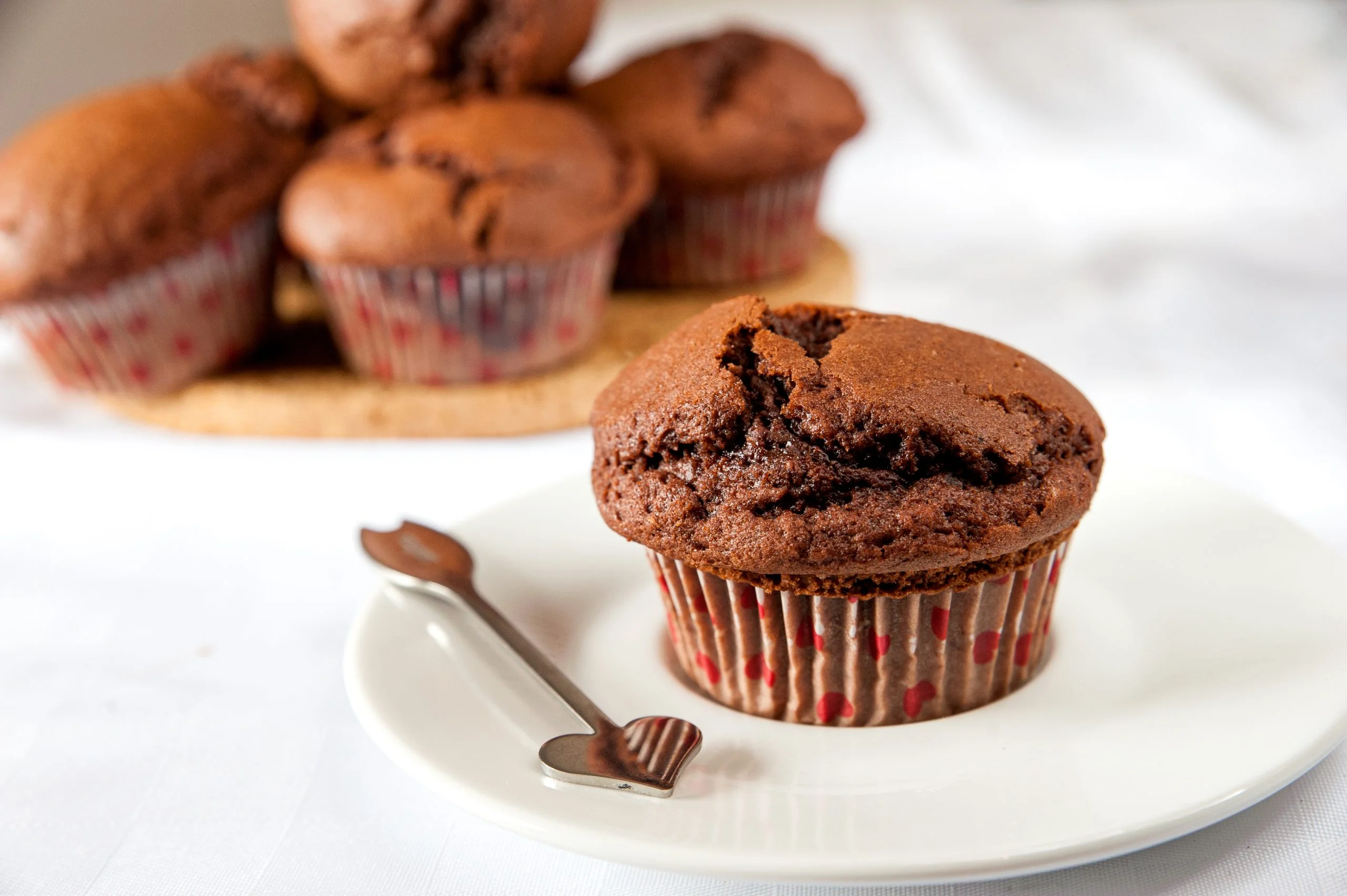 Li faccio col latte e 3 uova: i miei muffin al cioccolato sono i più buoni che abbia mai mangiato!