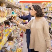 Biscotti e merendine: se ne salvano pochi | Le marche più famose bocciate dal test