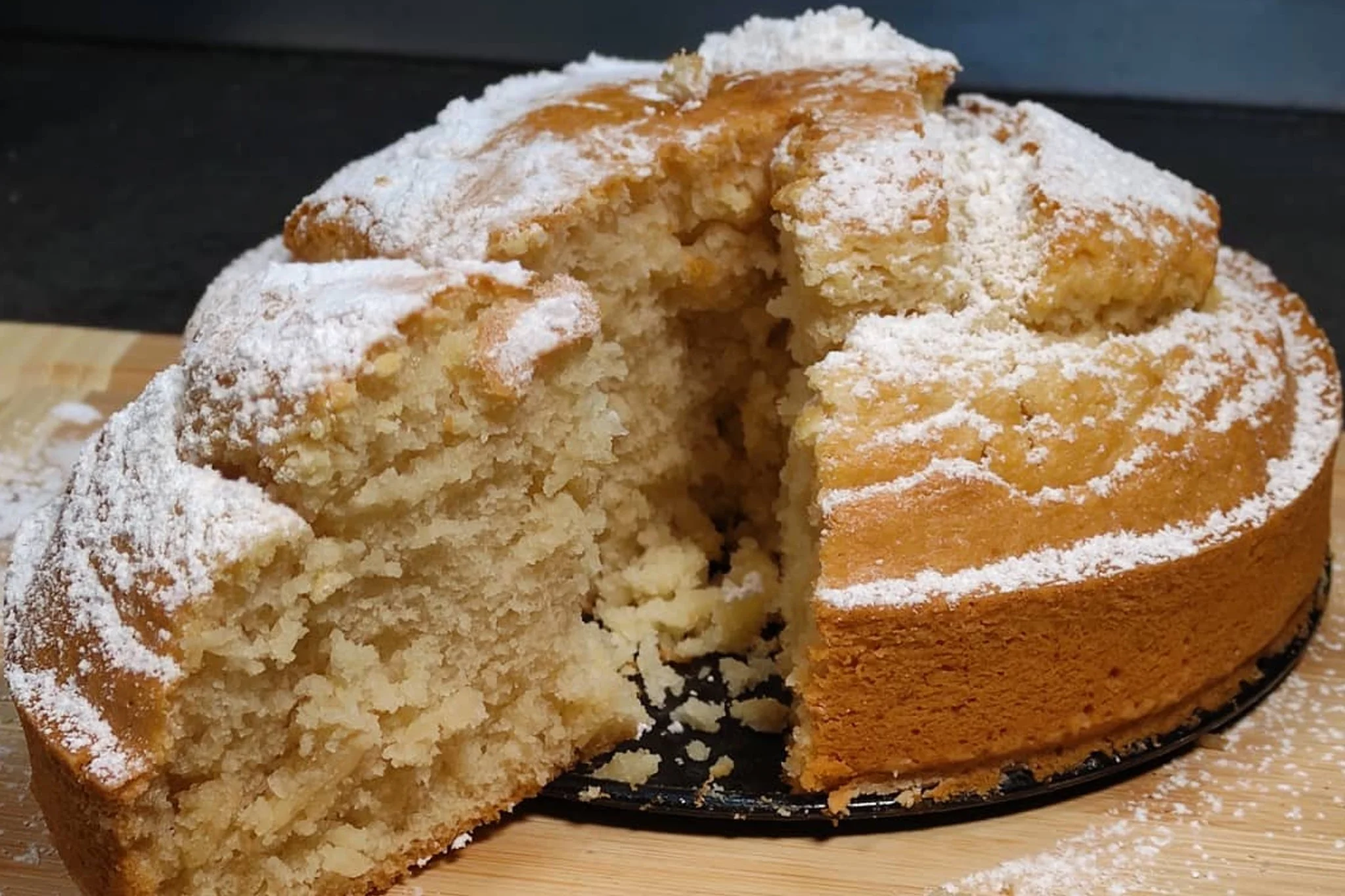 Torta vegana sofficissima, senza burro, senza latte e senza uova, è buonissima!