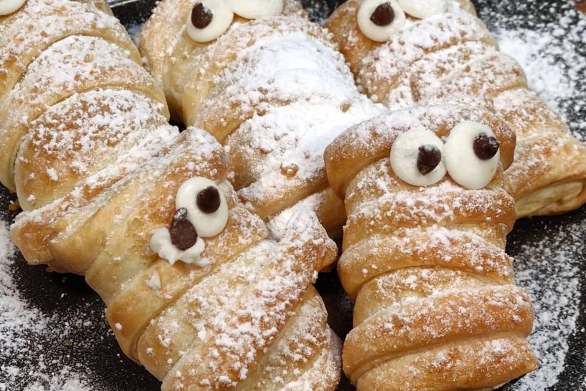 Fertige Mumien aus süßem Blätterteig: Bereiten Sie sie in 5 Minuten zu!