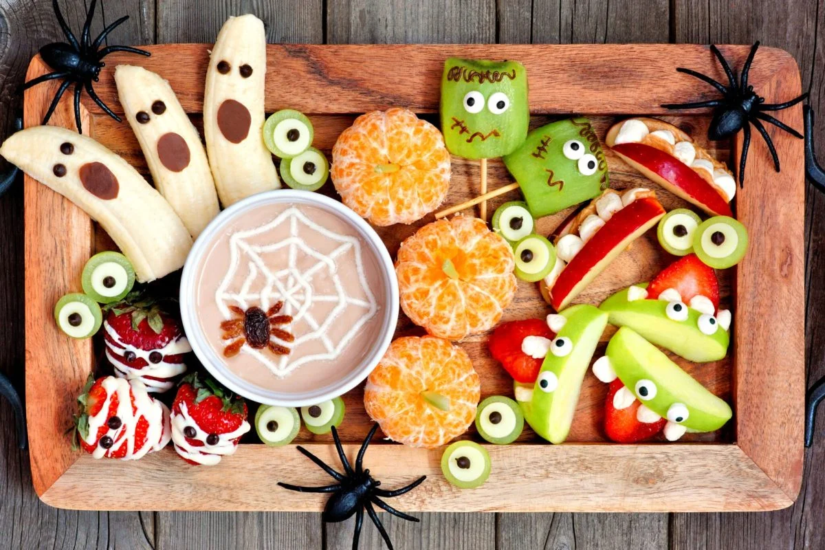 So bereiten Sie "monströse" Früchte für die Halloween-Nacht vor! Einfache, gesunde und sehr schnelle Ideen!