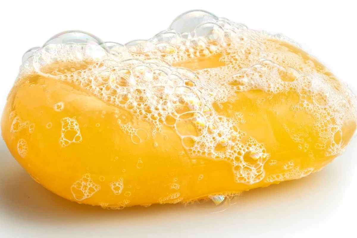 ¿Alguna vez has intentado combinar jabón suave con bicarbonato de sodio? ¡Mira qué pasa!