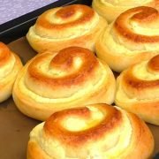 Ho preparato queste brioche e le ho riempite con la crema alla ricotta: sono andate a ruba | Solo 190 Kcal!