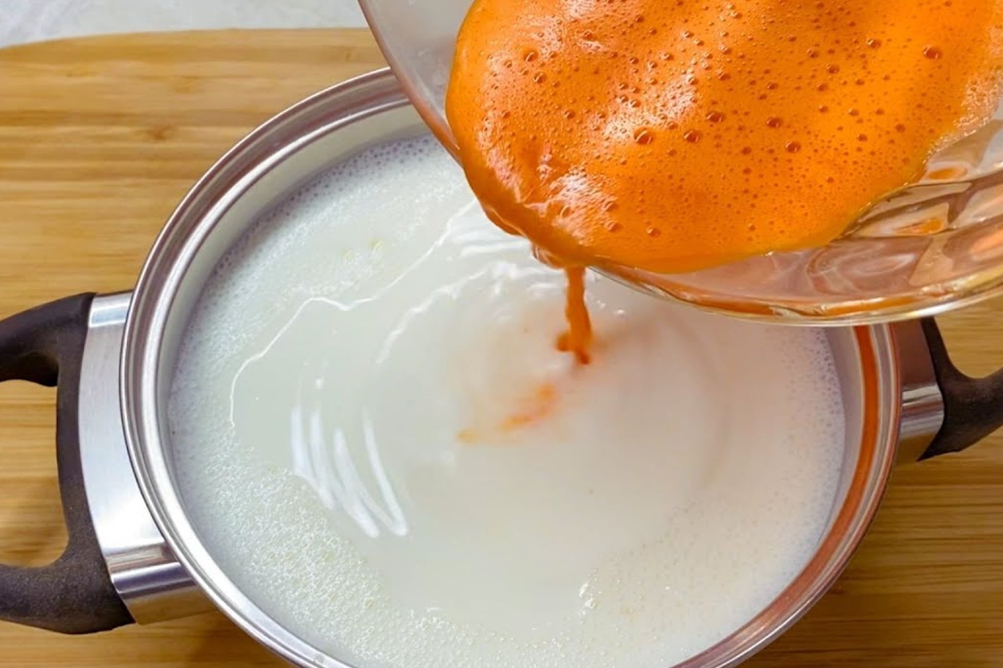 Aggiungi il succo di carote al latte! Il formaggio delizioso che rifarete sempre, ha solo 85 Kcal