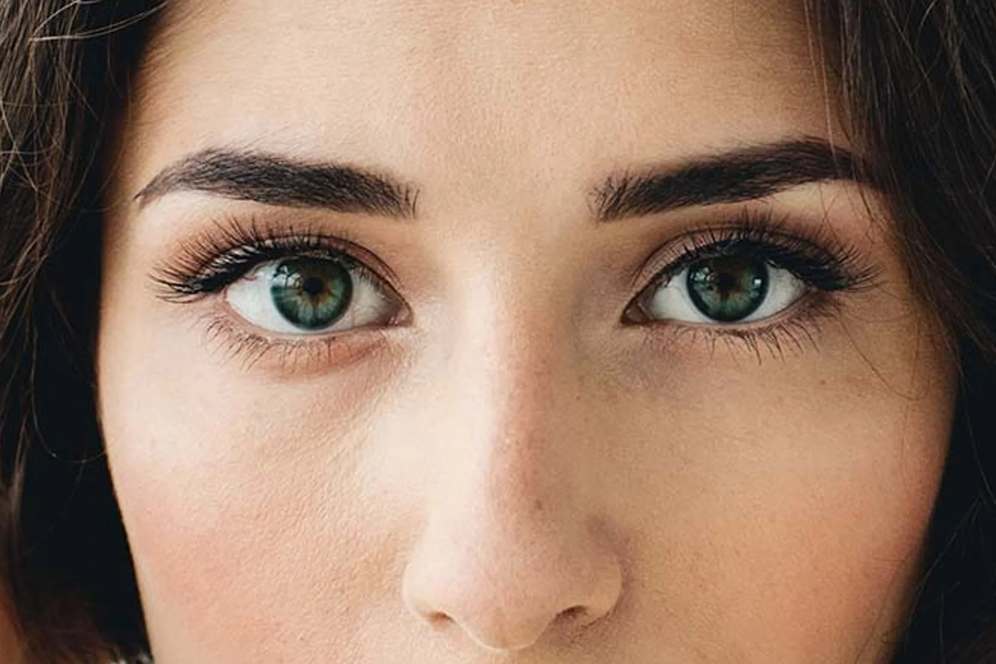 Eyeliner invisibile: la nuova tendenza 2022 per uno sguardo intenso, ma naturale