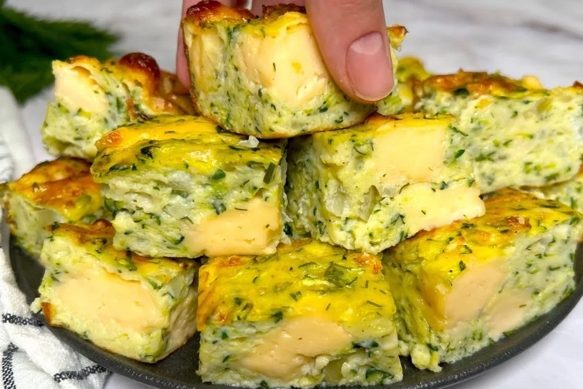 Mit 2 geriebenen Zucchini, Eiern und Käse habe ich diesen leckeren Flan zubereitet | Nur 130 Kcal!