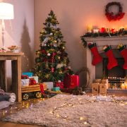 Natale 2022: illuminare la casa senza gonfiare la bolletta si può. Ecco come!