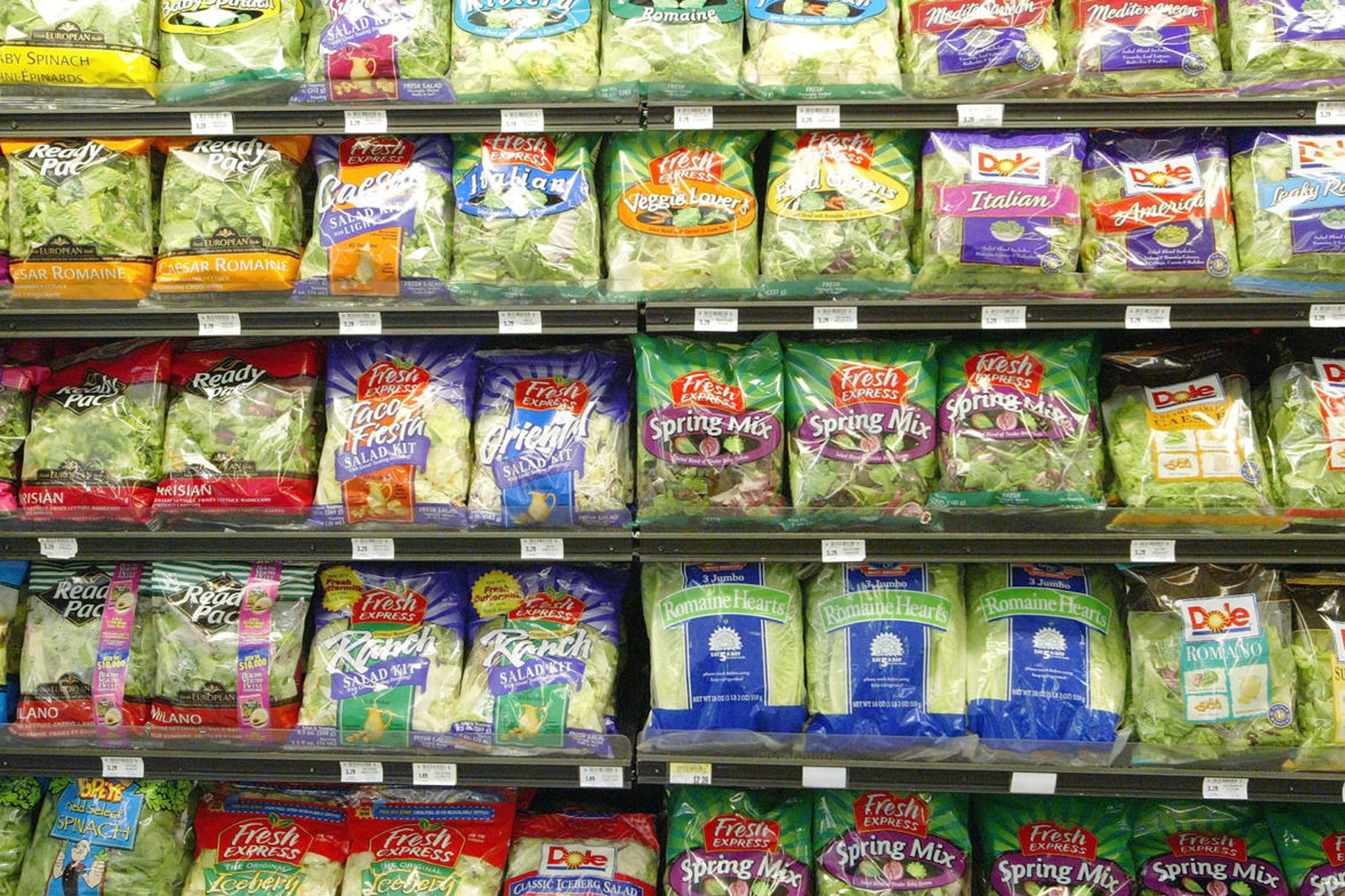 Insalata in busta: controlla questo particolare prima di acquistarla. È importantissimo.