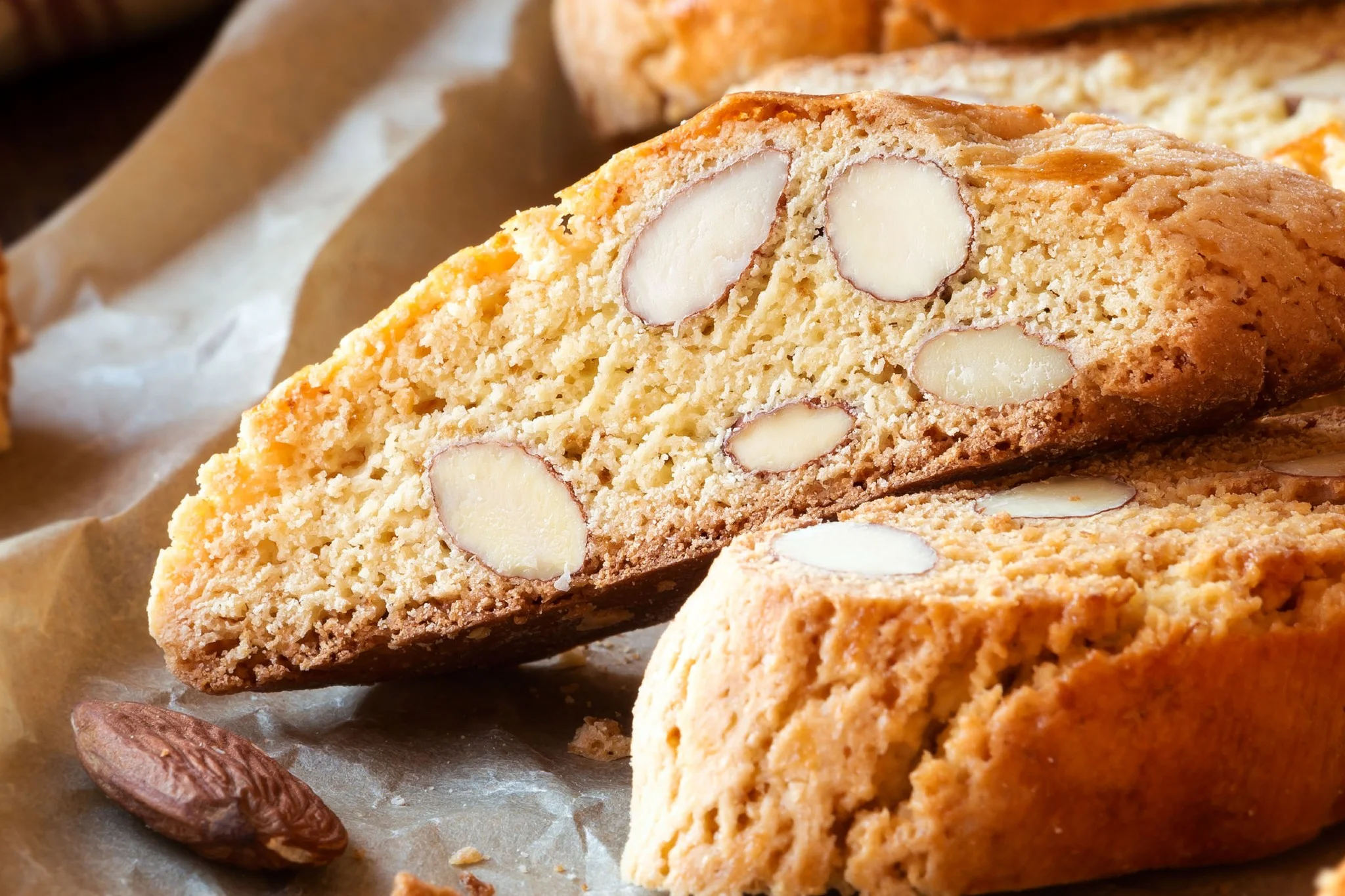 Cantuccini: i pasticcini di mandorle che non possono mancare in questi giorni di festa|