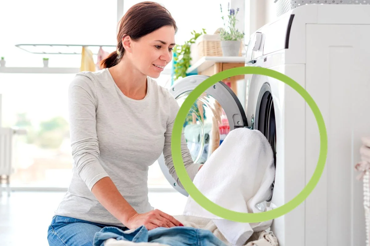 Avant de mettre les vêtements dans la machine à laver, voici l’étape clé que l’on oublie souvent