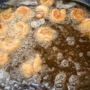 Puzza di frittura in tutta la cucina? Ecco la soluzione: il cattivo odore sparirà all’istante!