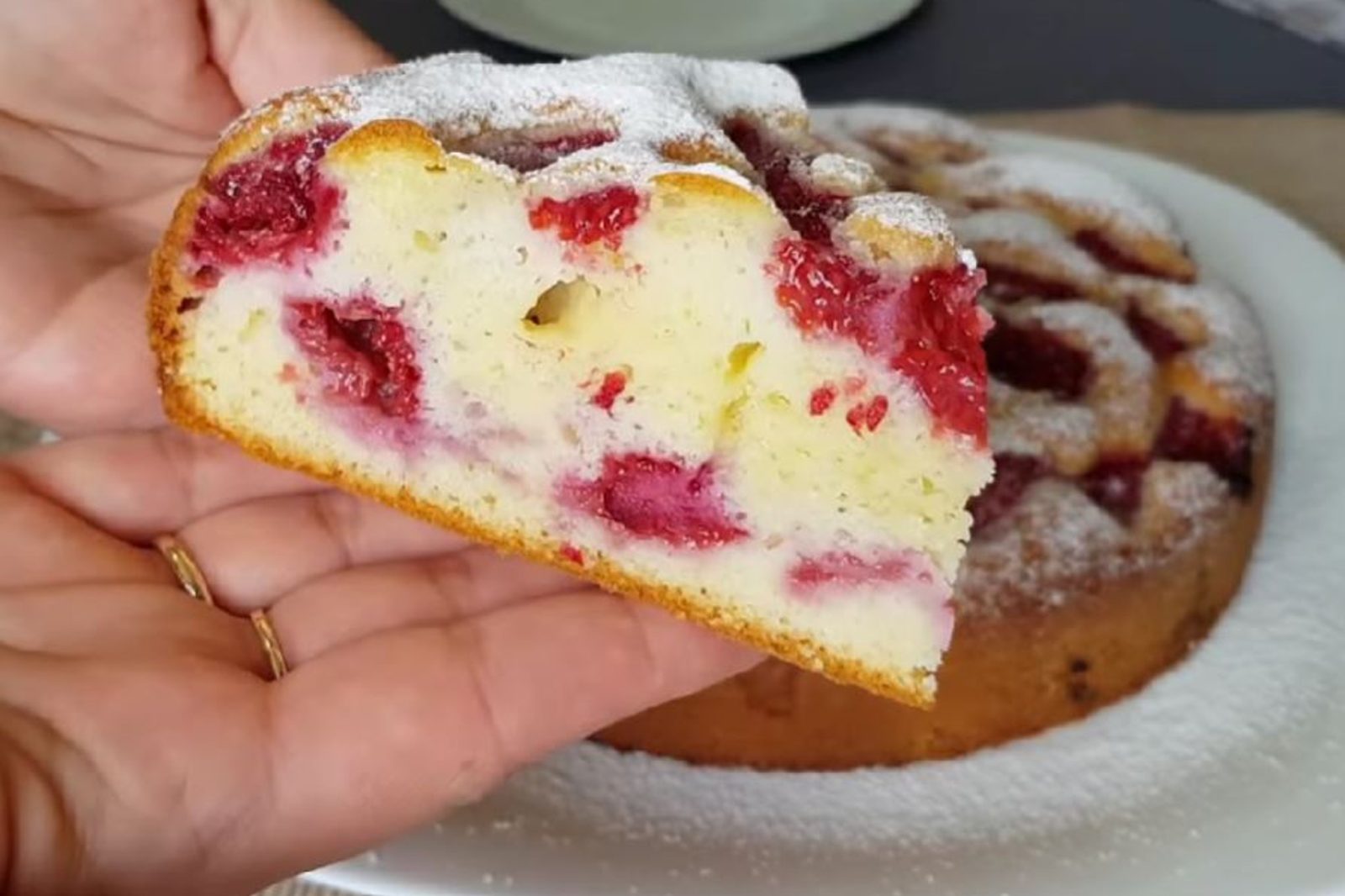 Torta ai frutti di bosco, è così golosa che una volta provata la farete sempre. Ha solo 160 Kcal!