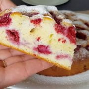 Torta ai frutti di bosco, è così golosa che una volta provata la farete sempre. Ha solo 160 Kcal!