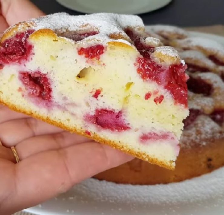 Torta ai frutti di bosco, è così golosa che una volta provata la farete sempre. Ha solo 160 Kcal!