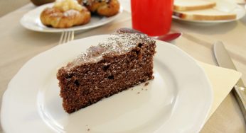 Torta vegana al cioccolato, senza glutine e lattosio e piace a tutti!