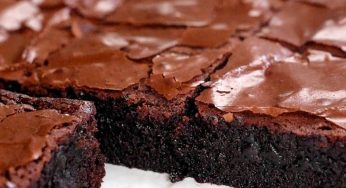 Brownie fondente senza cioccolato: goloso e irresistibile. I trucchi per realizzarlo a regola d’arte.