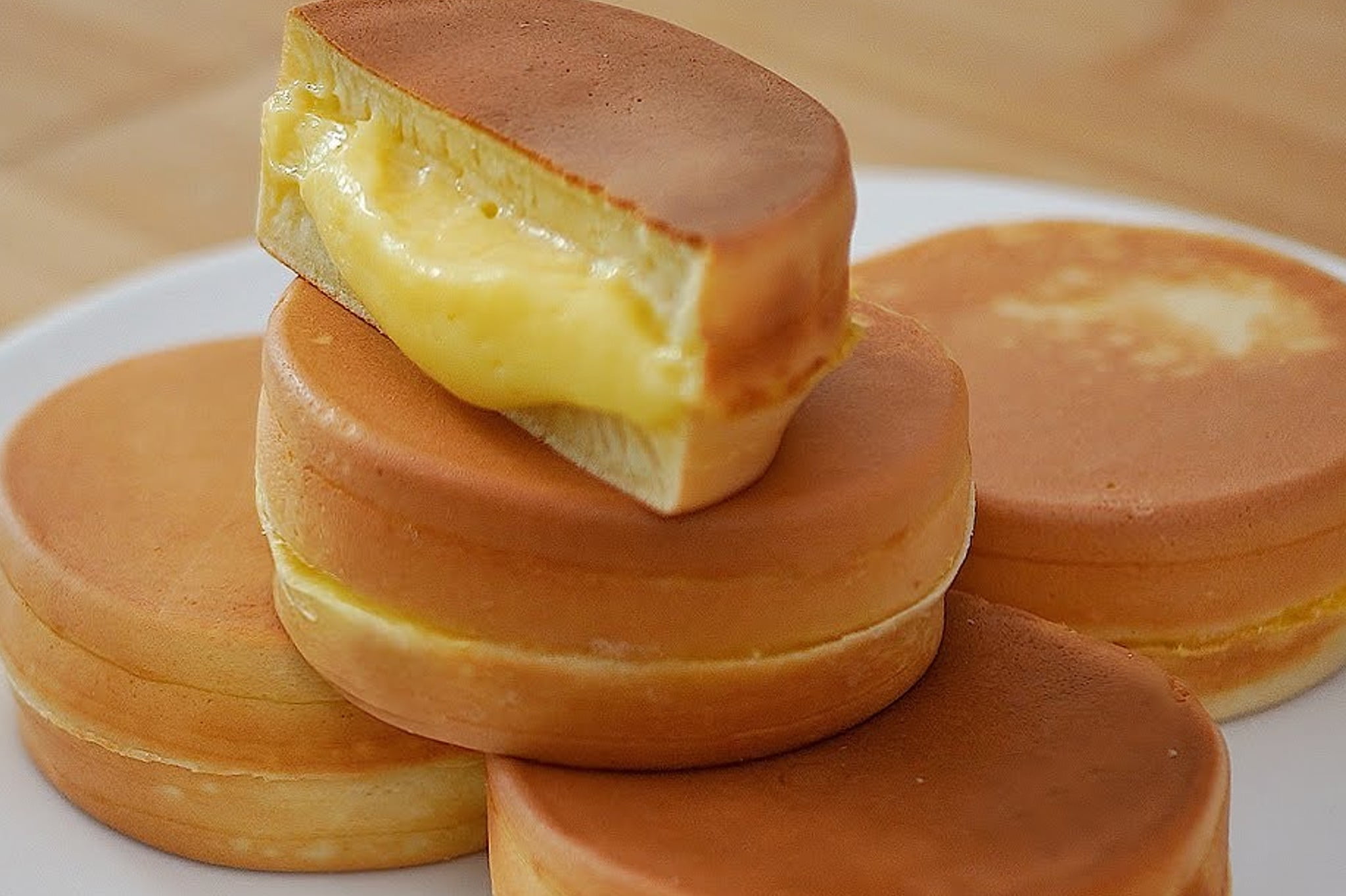 Pancake alla crema pasticcera: il dolce del momento, senza forno!
