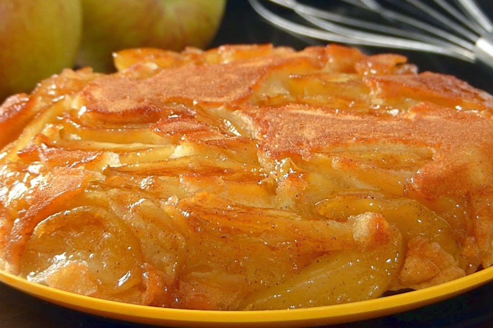 Torta Di Mele spagnola: la prepari senza forno, solo con la Padella