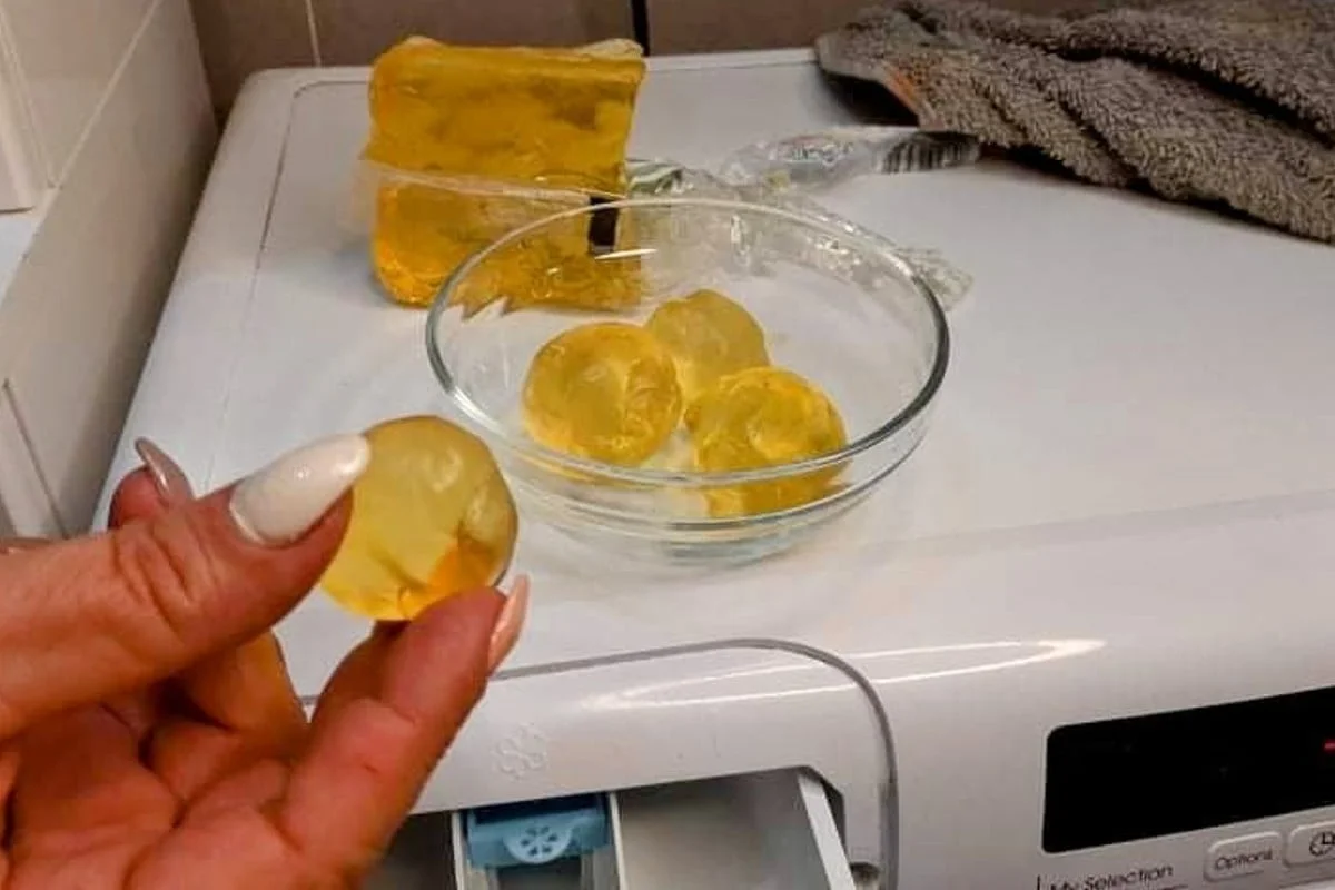 Boules de savon jaunes : super faciles à faire et à économiser beaucoup d’argent