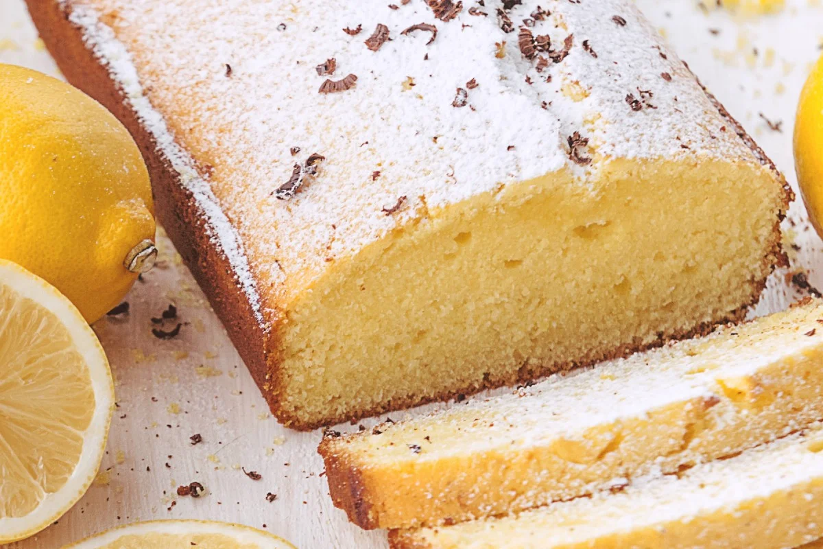 Plumcake al limone con farina di riso, umido e soffice