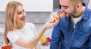 Riscalda la pizza senza accendere il forno: il metodo che sta spopolando sul web