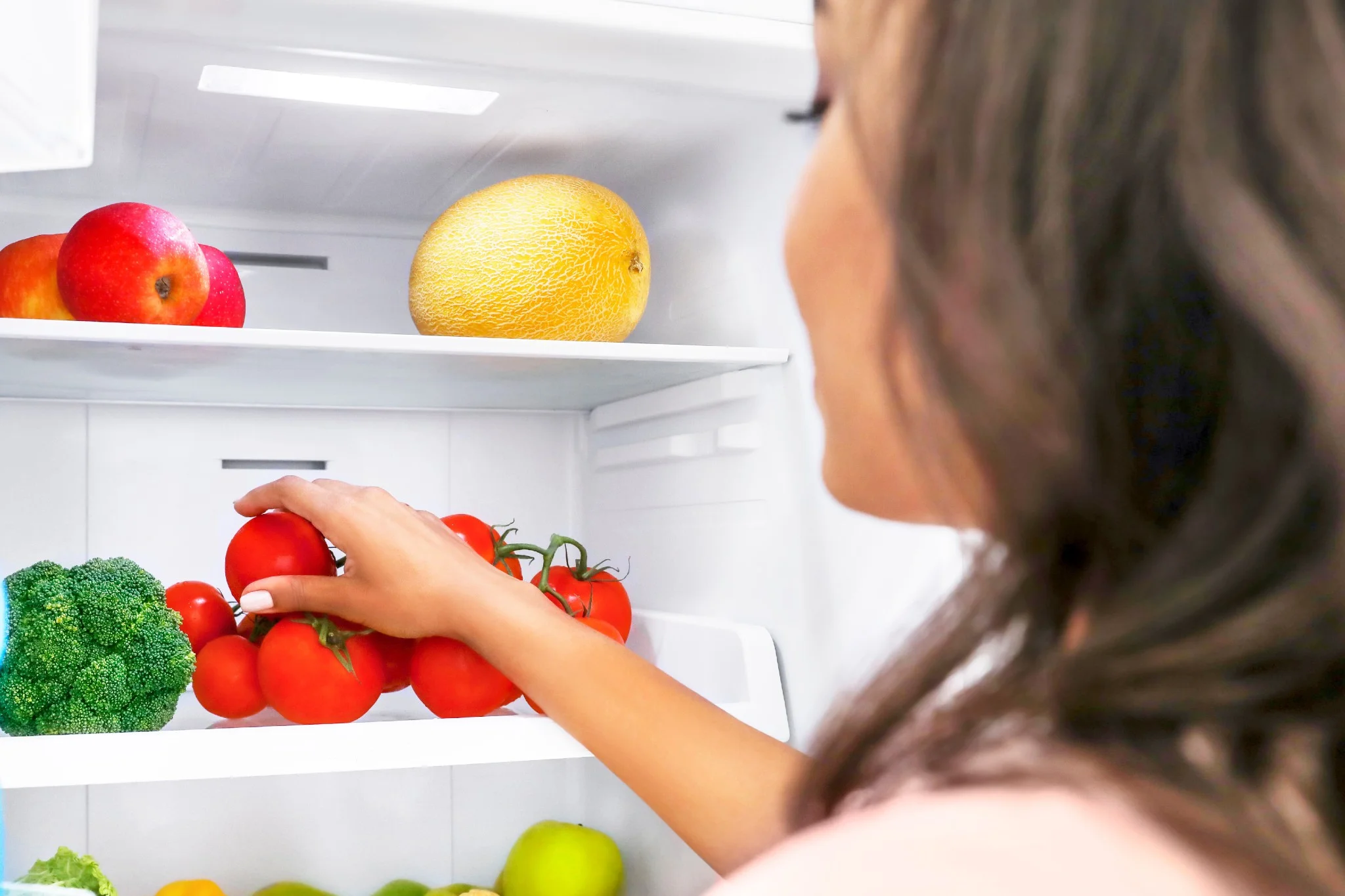 Se conservi i pomodori in frigo, toglili subito! Il motivo è sorprendente