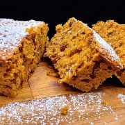 Plumcake dietetico pere e carote, con avena e uvetta: uno spettacolo!