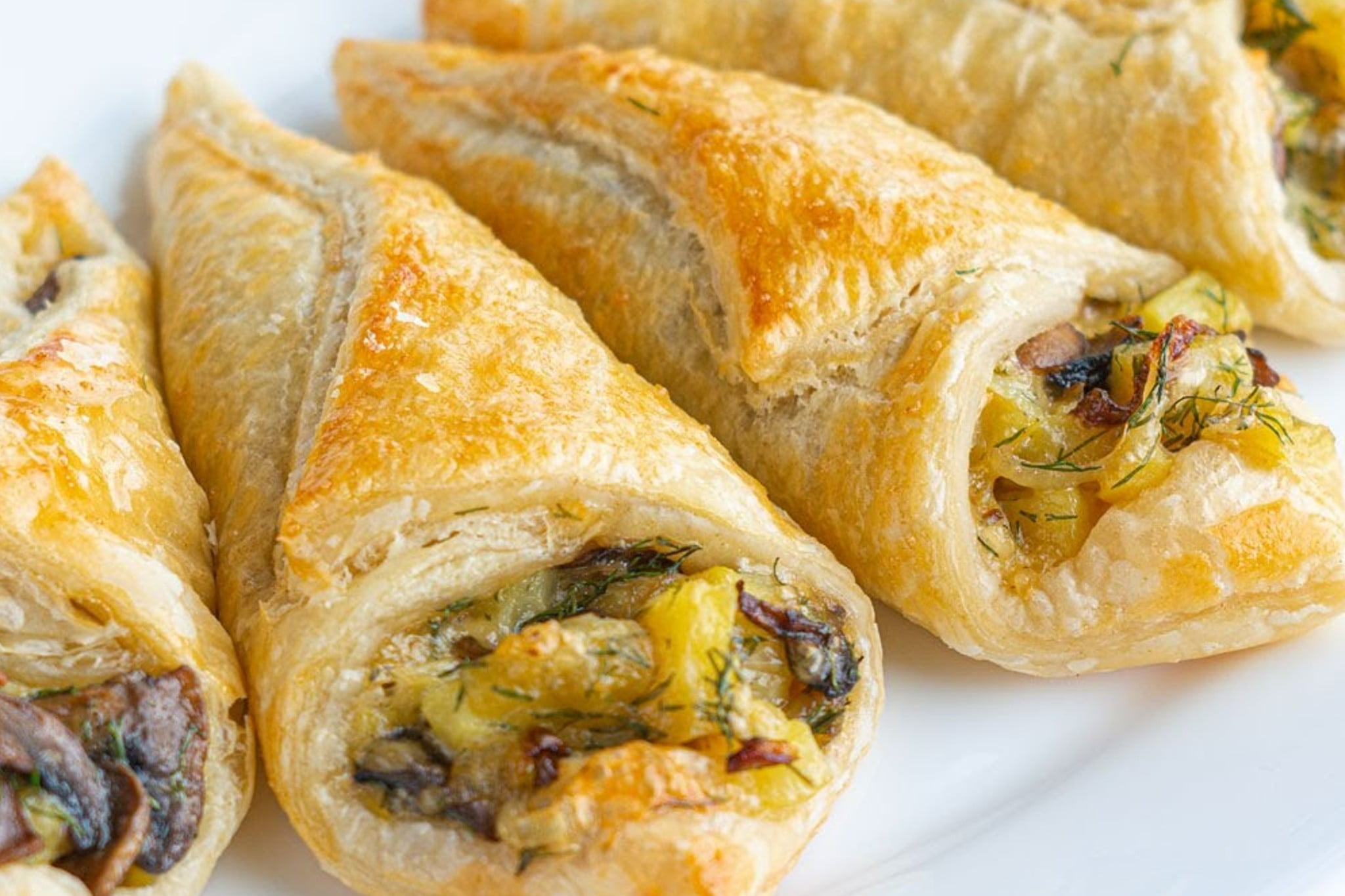 Salatini patate e funghi: l’aperitivo a cono che fa salire l’acquolina