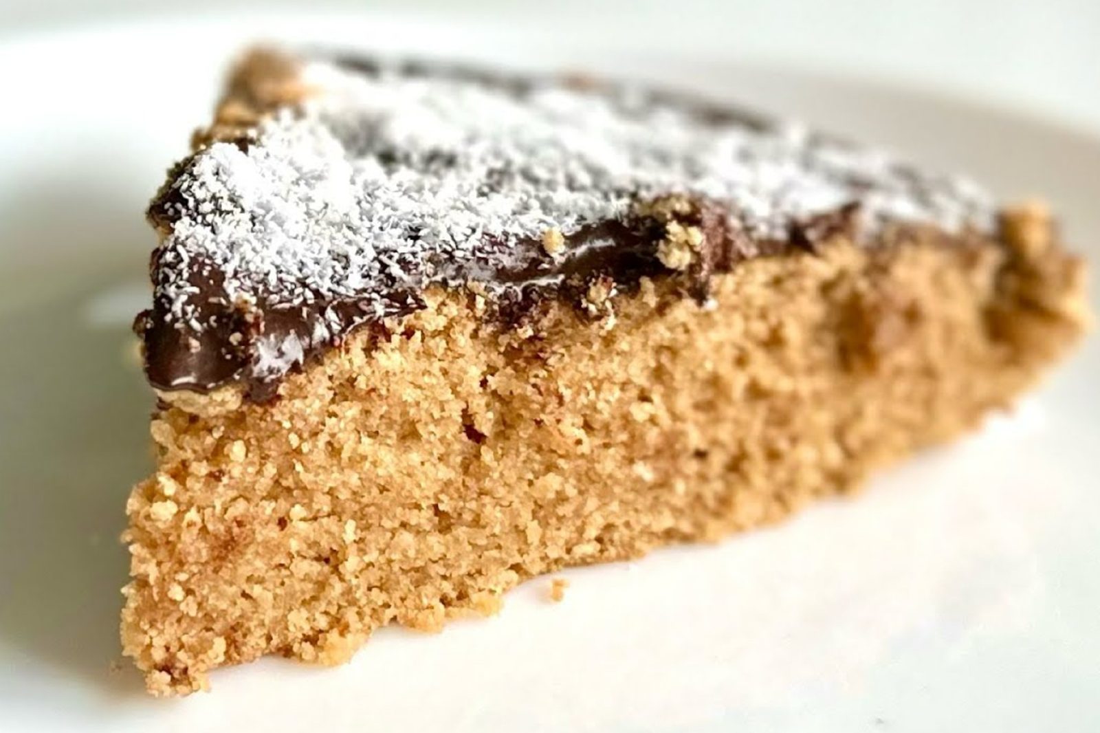 Torta cocco e nutella: facile, veloce, senza uova, burro, né farina!