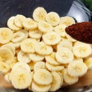 Con 3 banane e un po’ di caffè si può preparare una torta imperiale