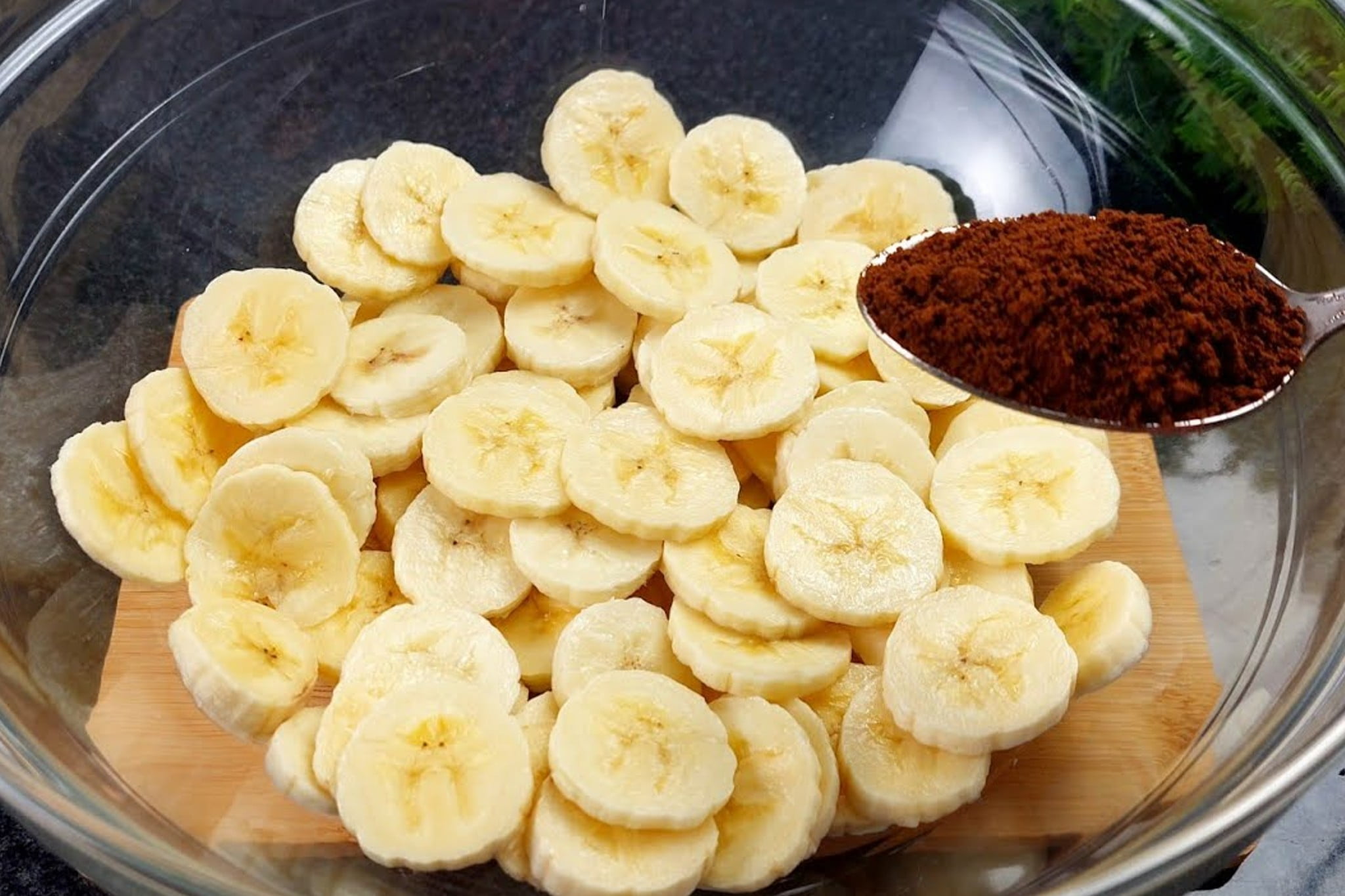 Con 3 banane e un po’ di caffè si può preparare una torta imperiale