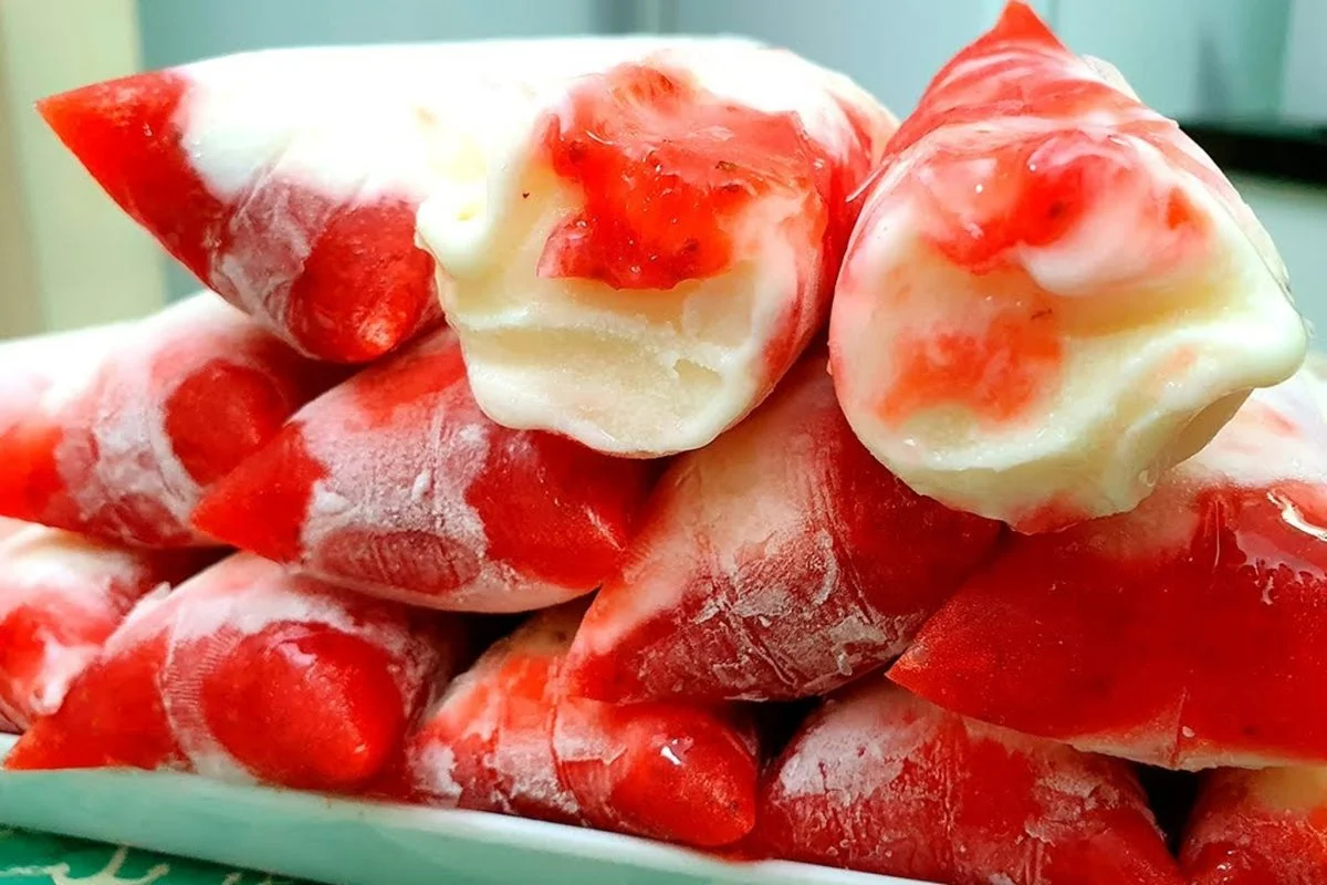 Sahne- und Erdbeergelees ohne Eismaschine: ganz einfach und lecker!