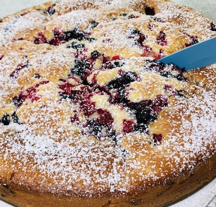 Se non hai tempo, prepara questa torta veloce ai frutti di bosco! Ti stupirà!