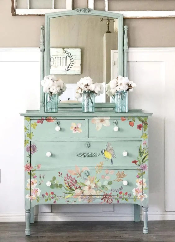 Cassettiere shabby chic: trasforma i tuoi mobili con il fai da te