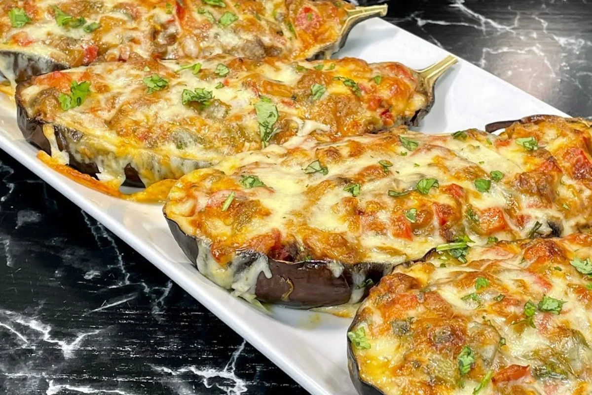 Gefüllt und überbacken vegetarische Aubergine: spektakulär, jede Beschreibung erübrigt sich!