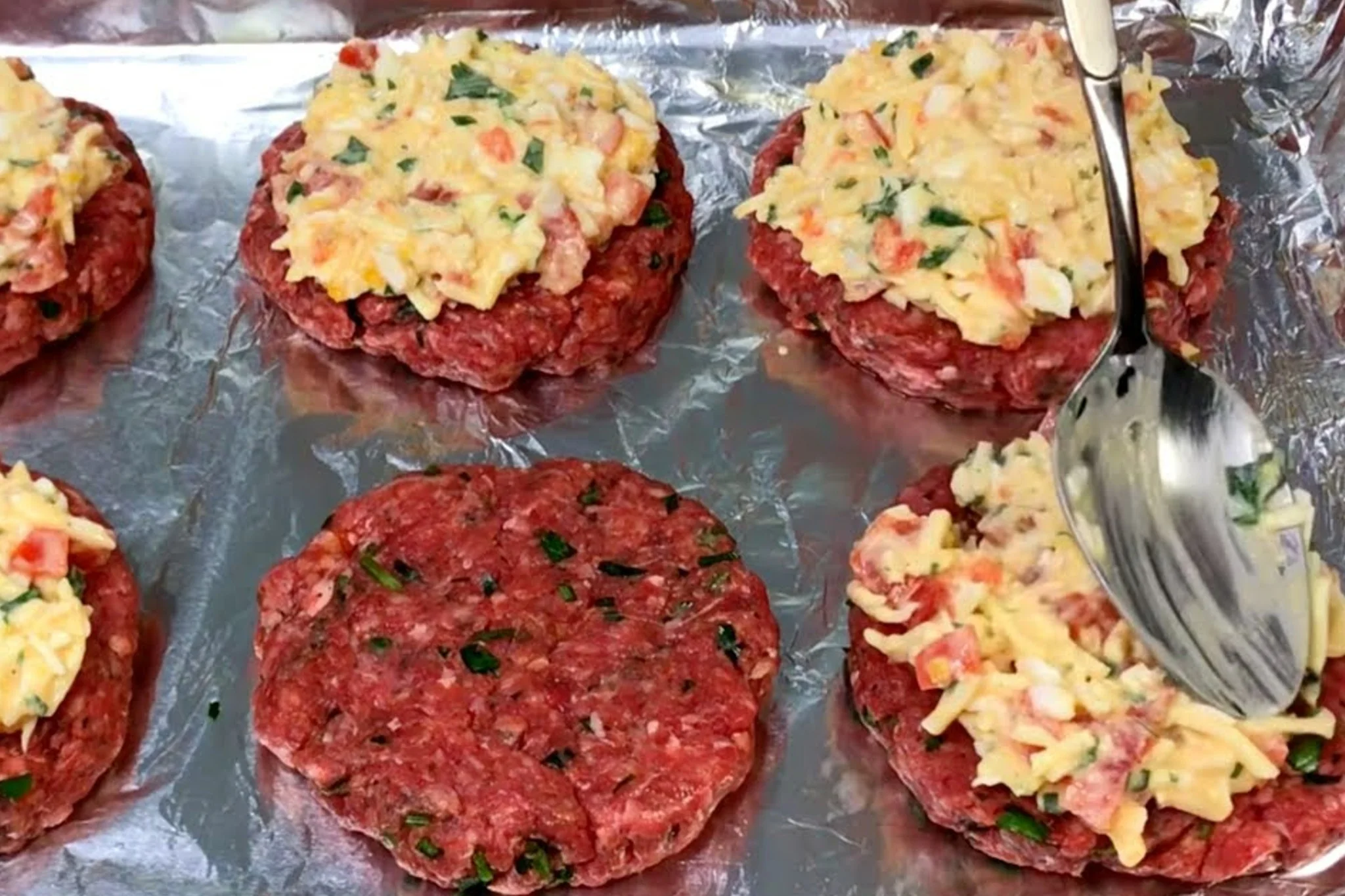 Hamburger ricchi al forno: l’idea che mancava per una cena super!