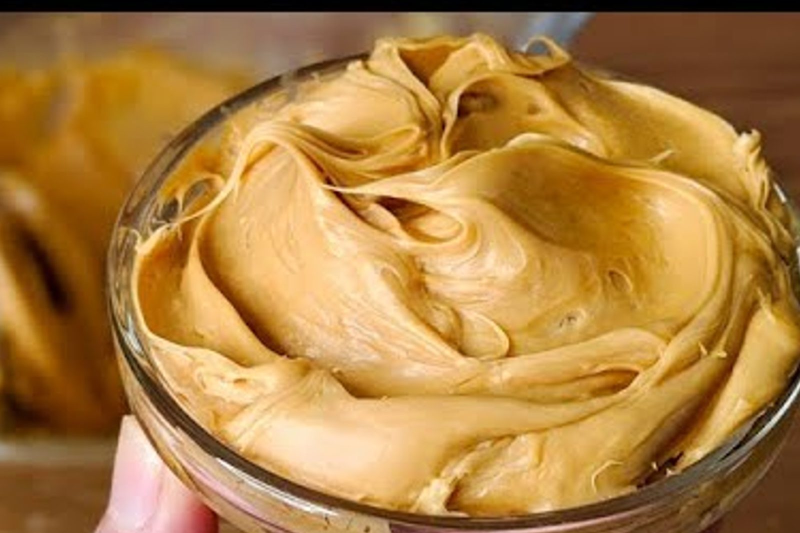 Per guarnire le mie torte preparo il caramello montato: una meraviglia!