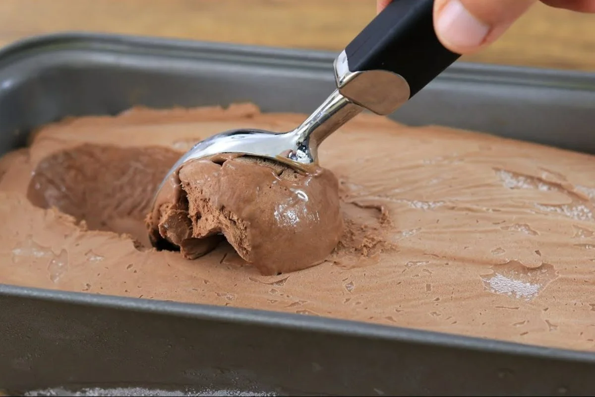 Mein Eismann hat mir erklärt, wie man mit nur 3 Zutaten Schokoladeneis macht